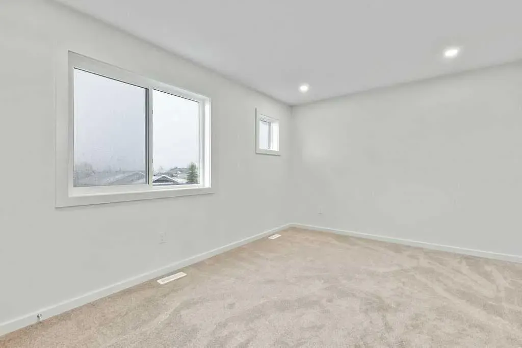 407 Strathcona Circle