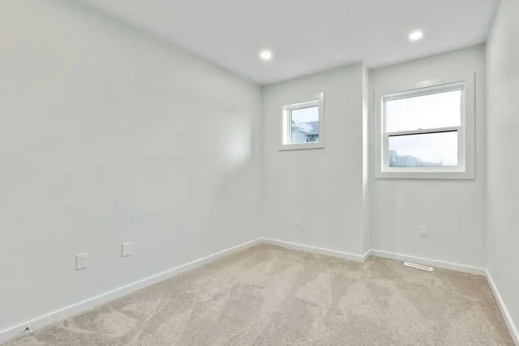 407 Strathcona Circle