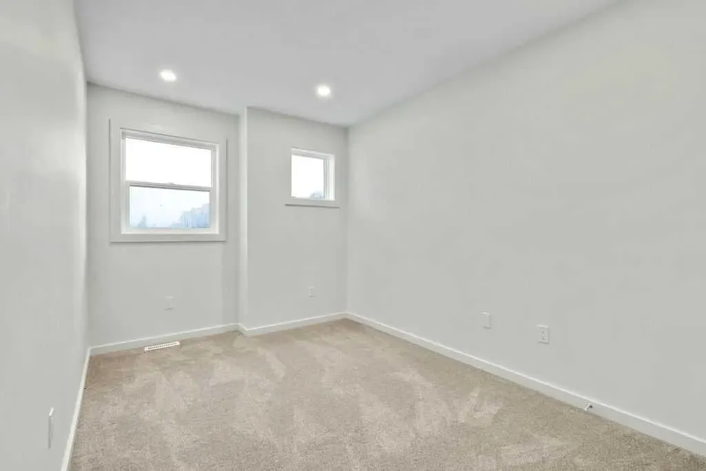 407 Strathcona Circle