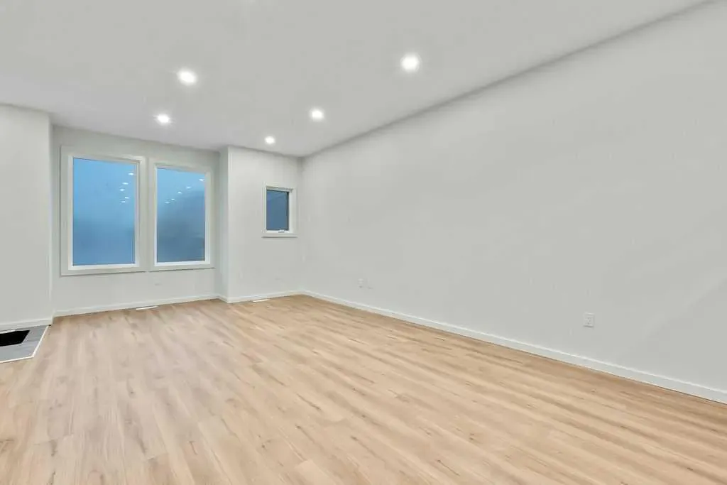 407 Strathcona Circle