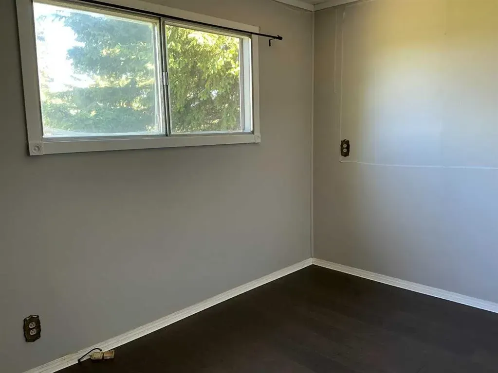 299 3rd Street SE