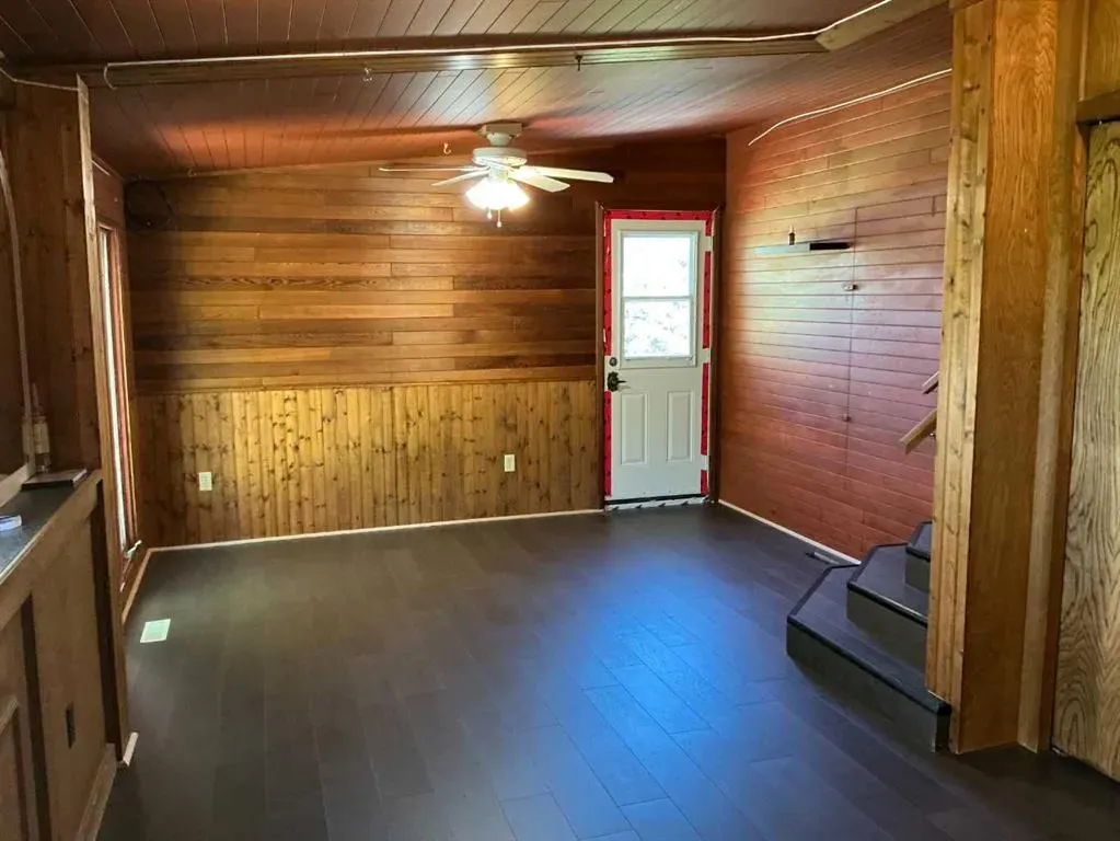 299 3rd Street SE