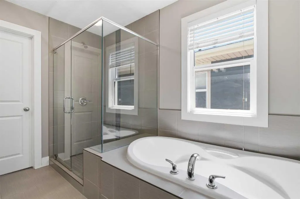11 MARQUIS Crescent SE