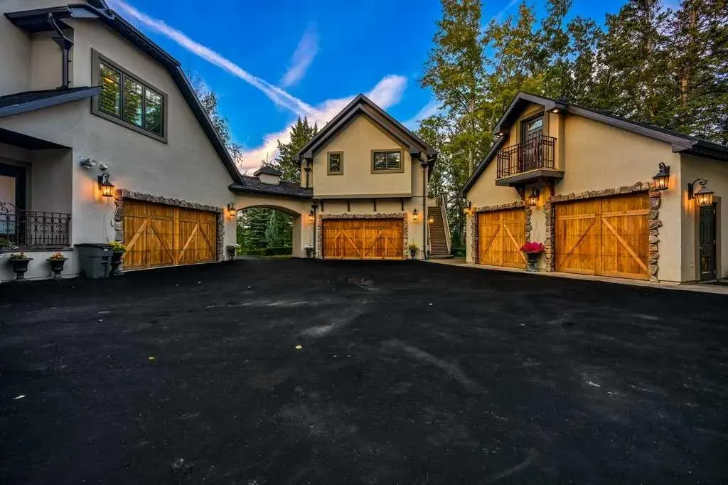 55 Bearspaw View