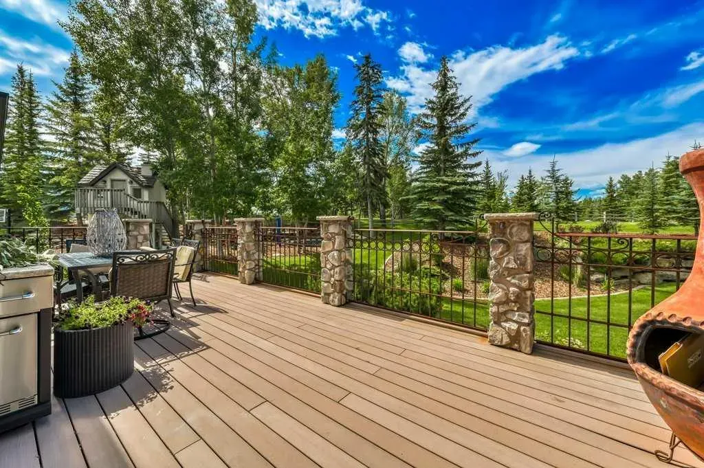 55 Bearspaw View