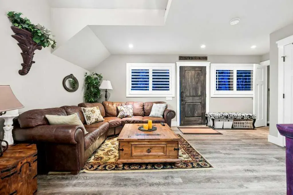 55 Bearspaw View