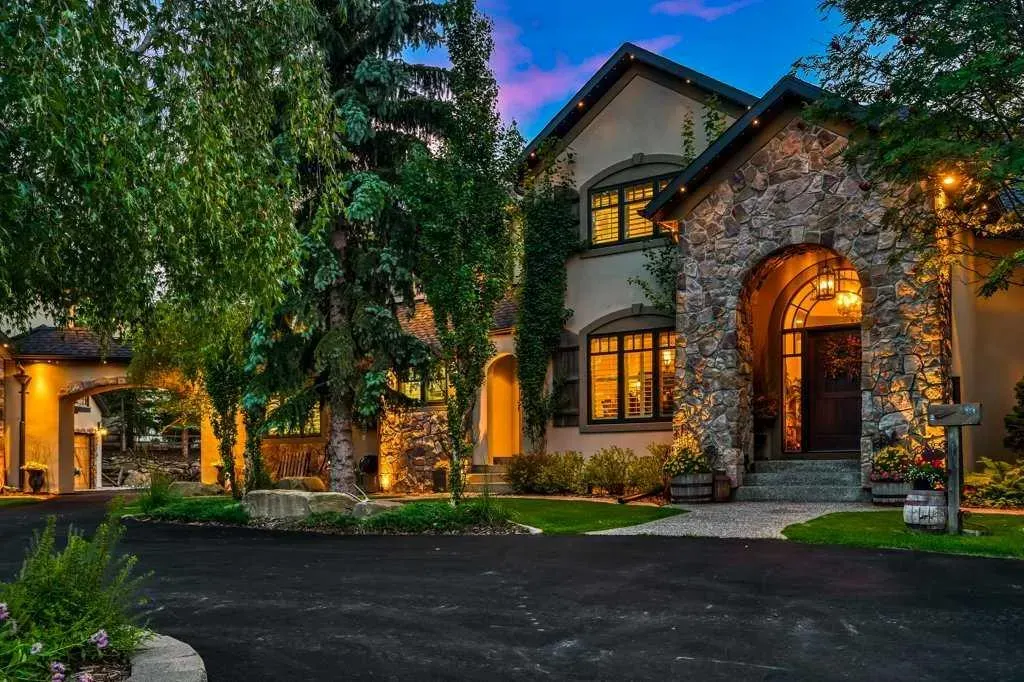 55 Bearspaw View