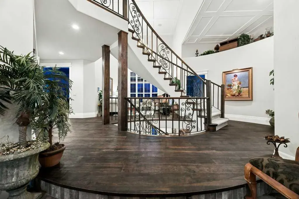 55 Bearspaw View