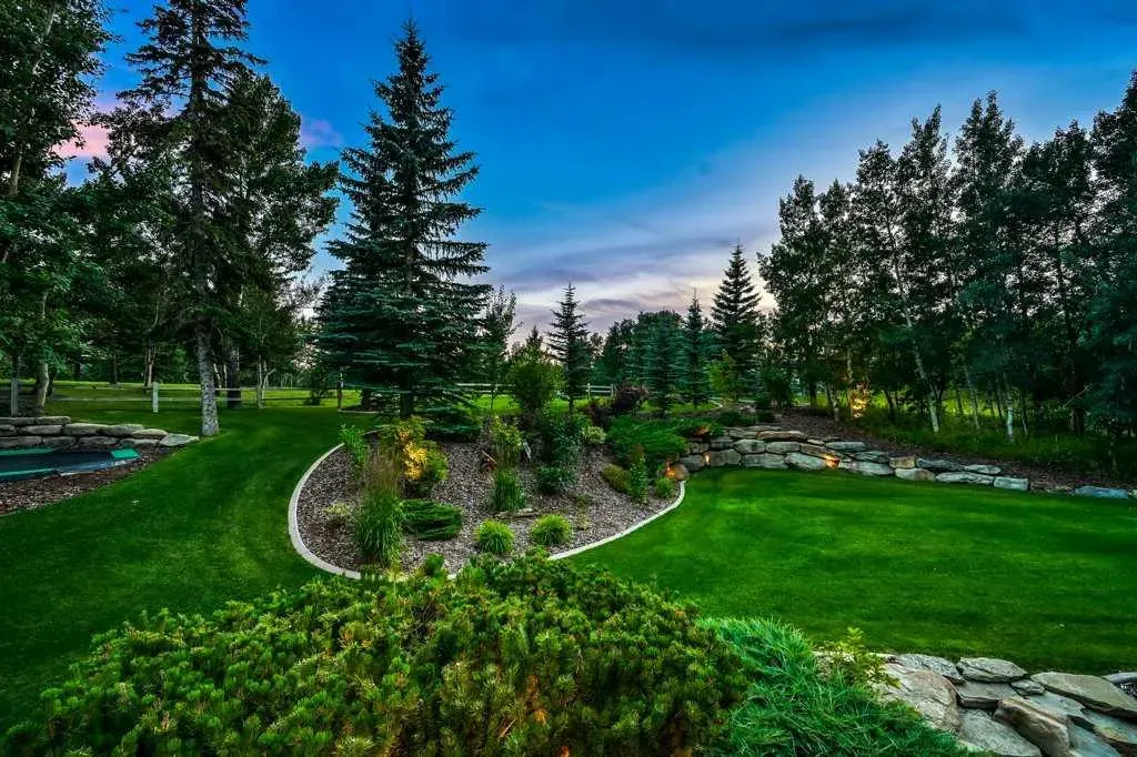 55 Bearspaw View