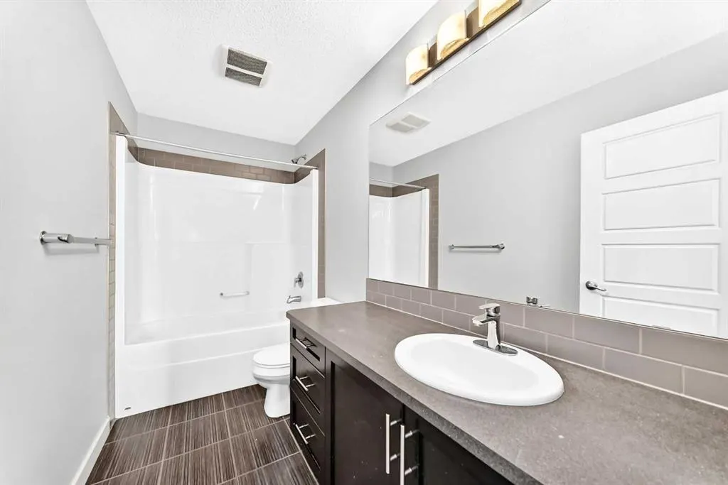 325 Evanspark Gardens NW