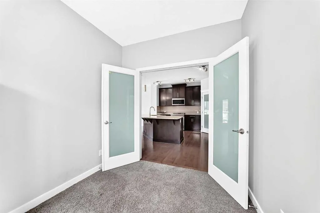 325 Evanspark Gardens NW