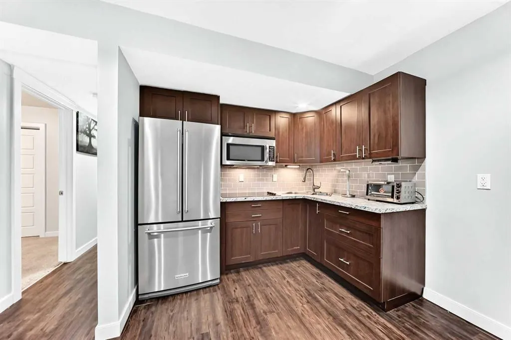 325 Evanspark Gardens NW