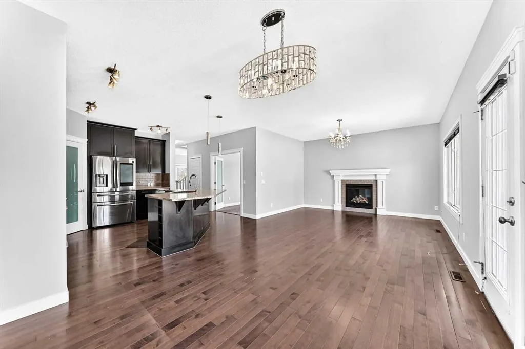 325 Evanspark Gardens NW