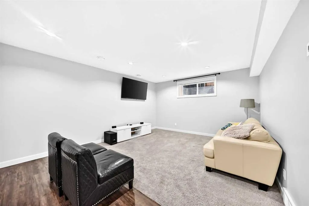 325 Evanspark Gardens NW