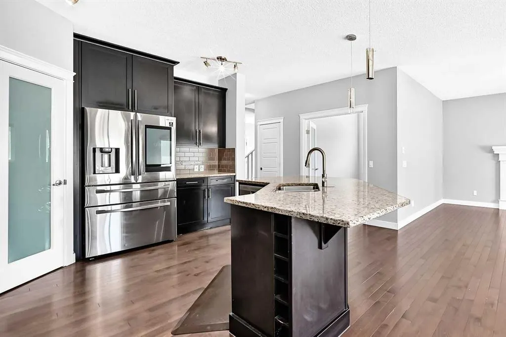 325 Evanspark Gardens NW