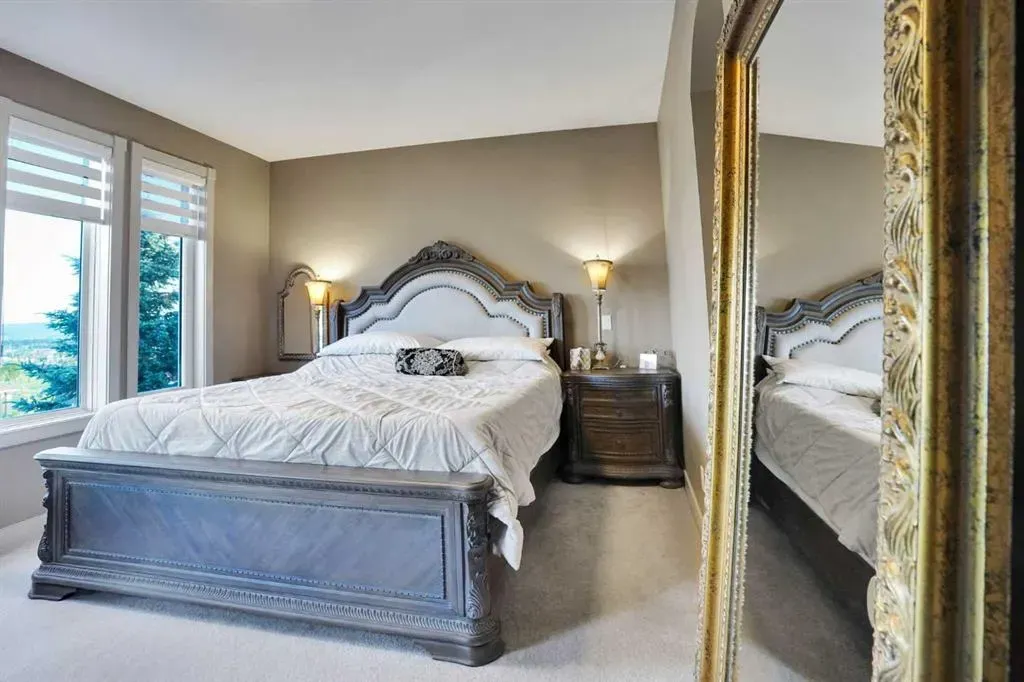 99 Arbour Vista Road NW