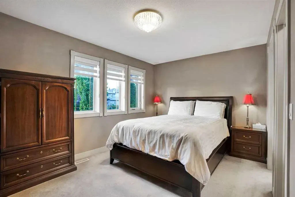 99 Arbour Vista Road NW