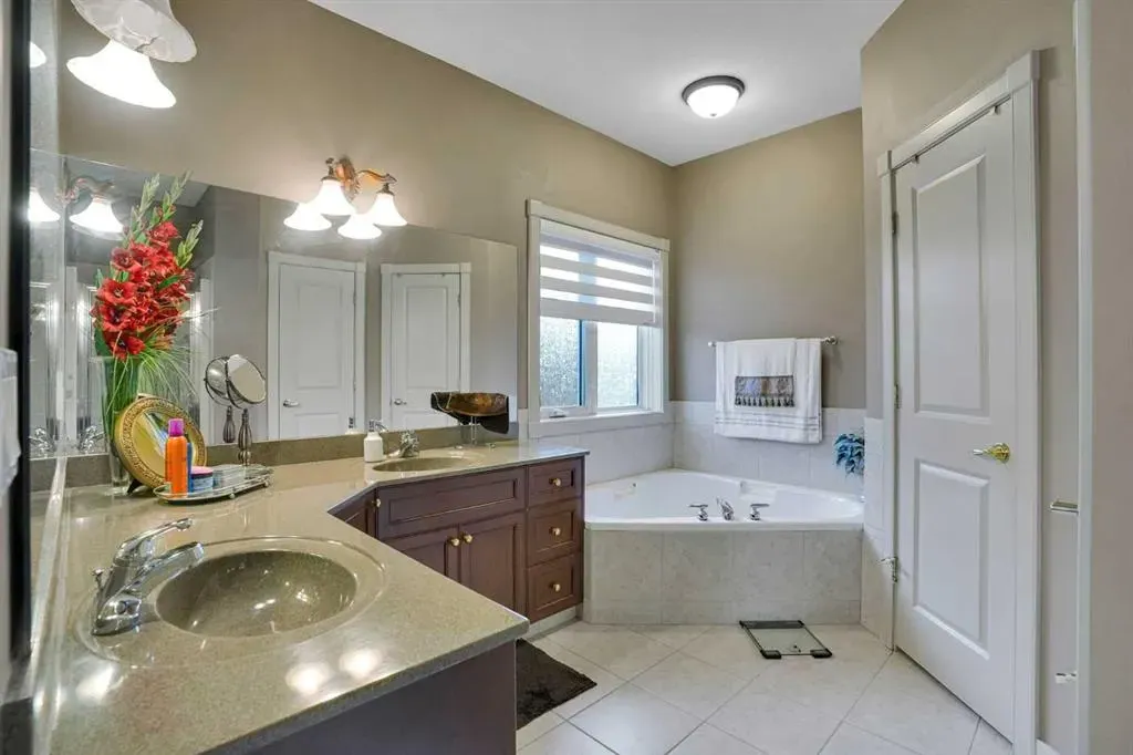 99 Arbour Vista Road NW