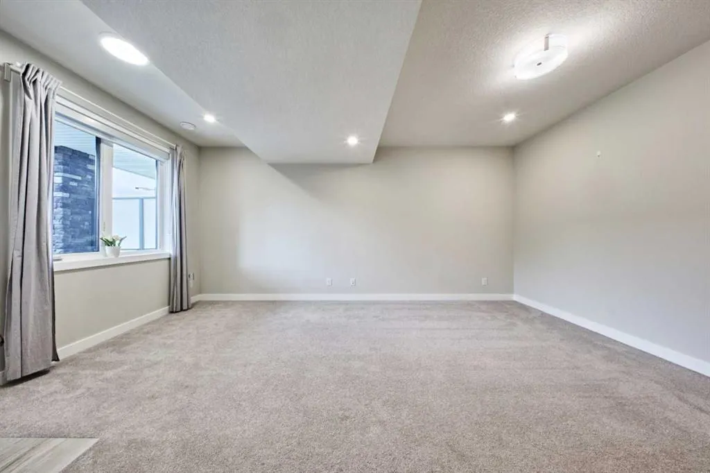 102 Crestridge Common SW