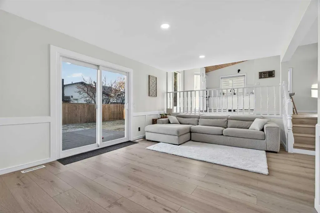 303 Woodside Place