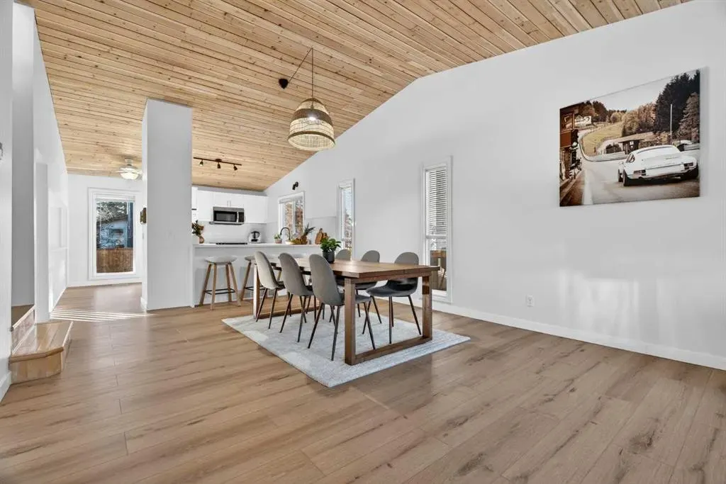 303 Woodside Place