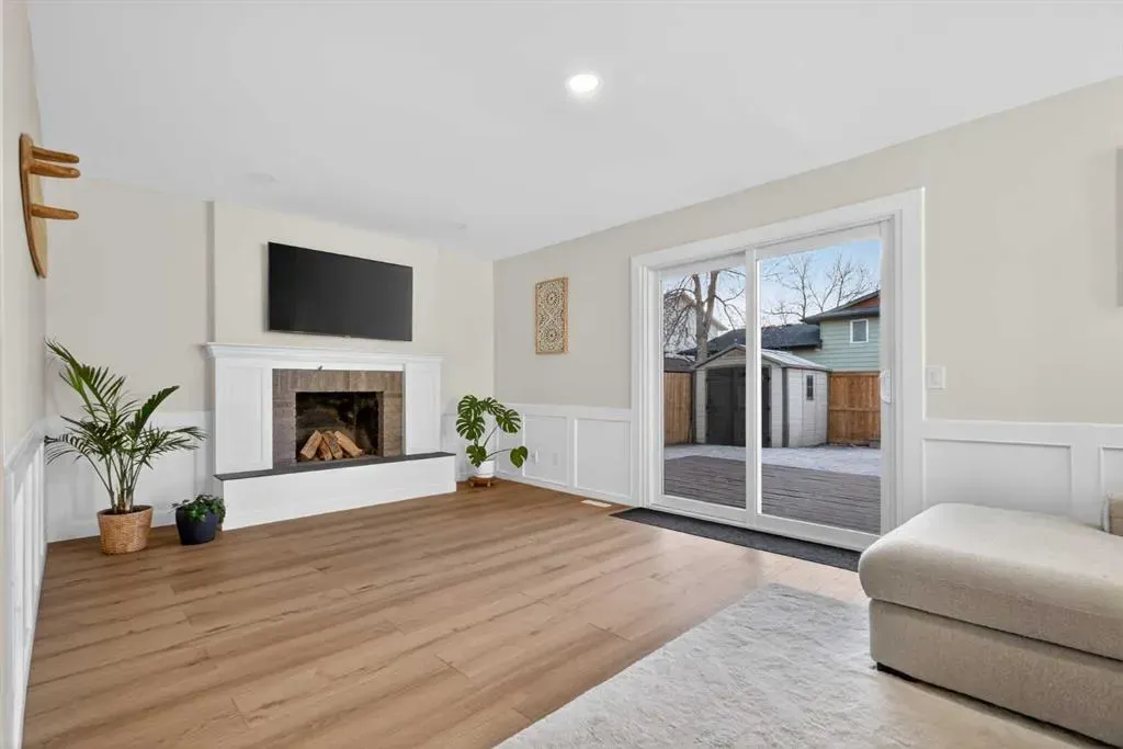 303 Woodside Place