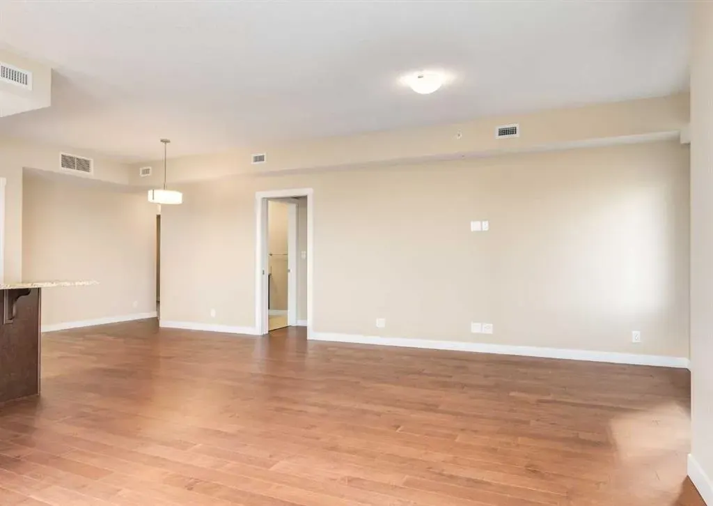 32 Varsity Estates Circle NW #408