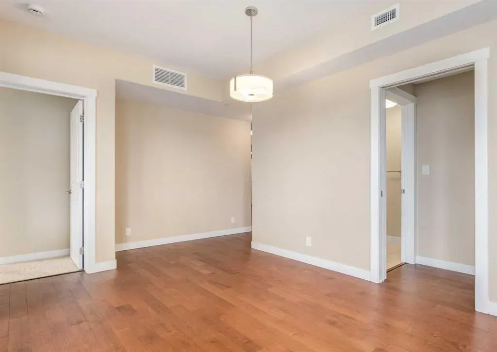 32 Varsity Estates Circle NW #408
