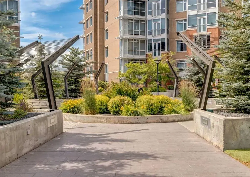 32 Varsity Estates Circle NW #408