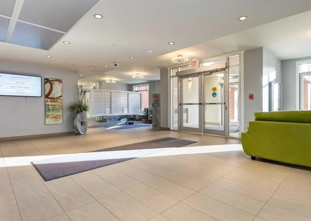 32 Varsity Estates Circle NW #408