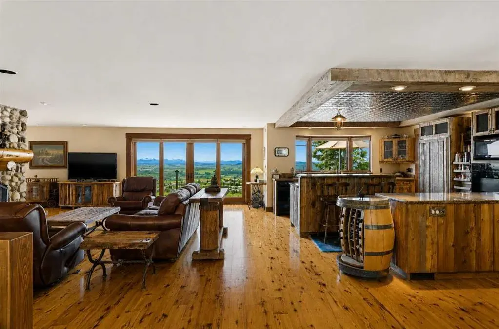 260097 Mountain Ridge Place