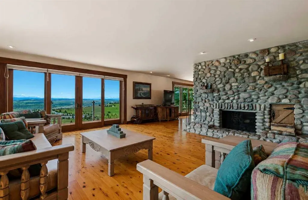 260097 Mountain Ridge Place