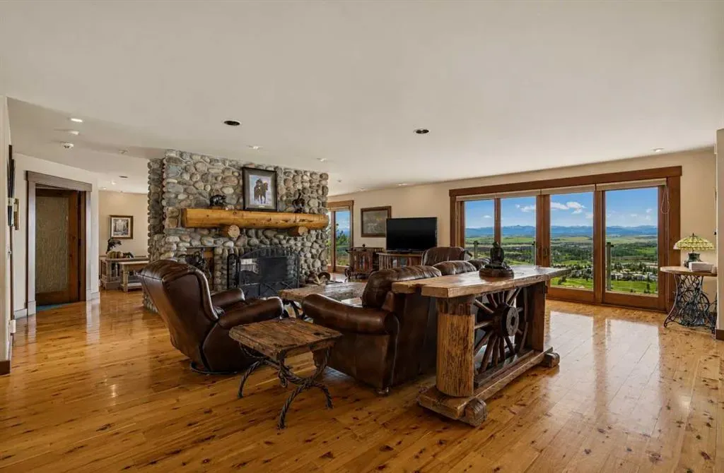 260097 Mountain Ridge Place