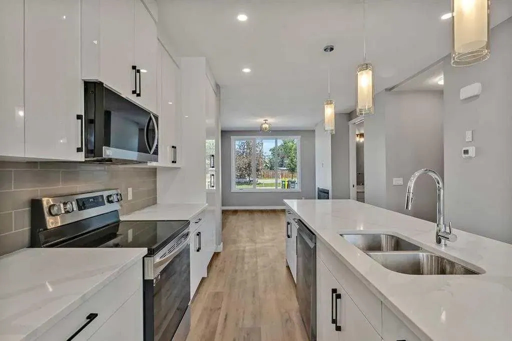28A Green Meadow Crescent