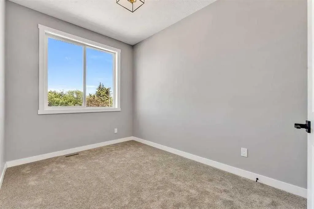 28A Green Meadow Crescent