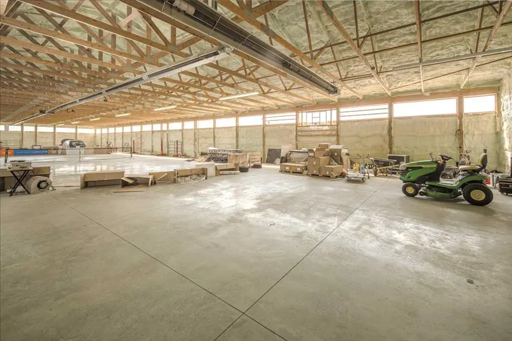 33076 Township Road 243