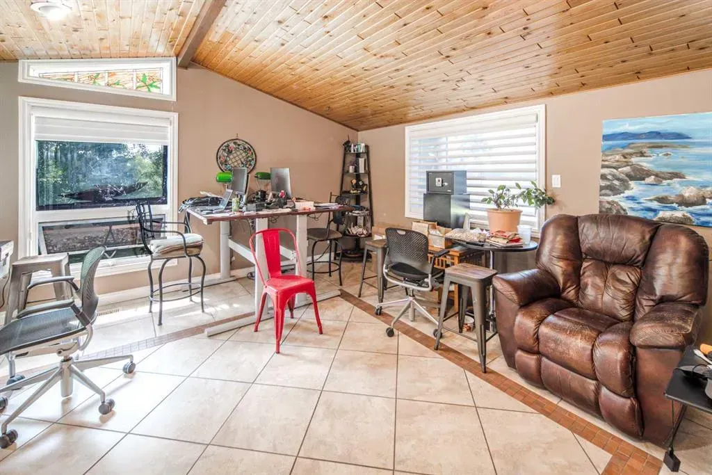 33076 Township Road 243