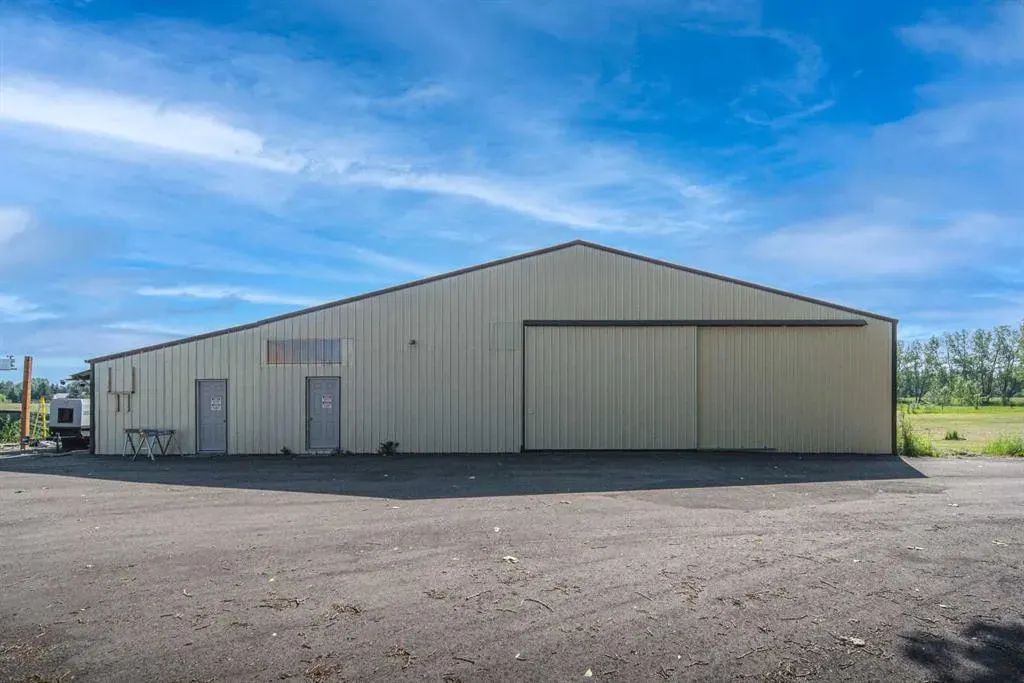 33076 Township Road 243