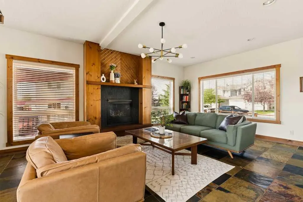 115 Rockmont Court NW