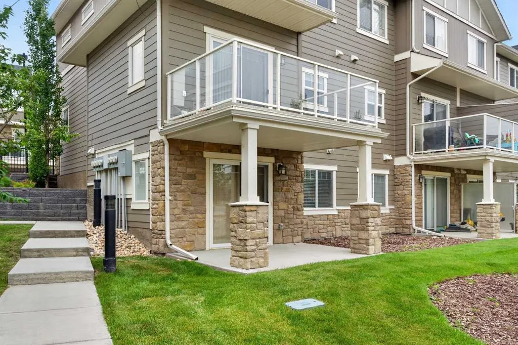 558 Evanston Manor NW