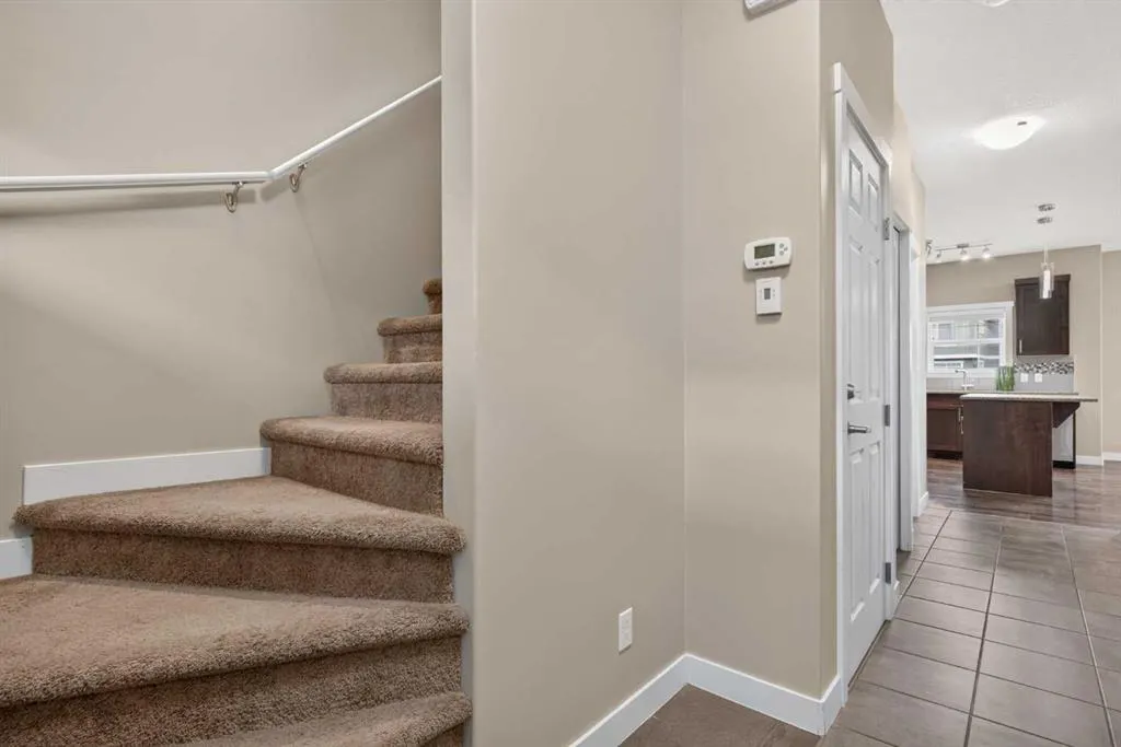 558 Evanston Manor NW