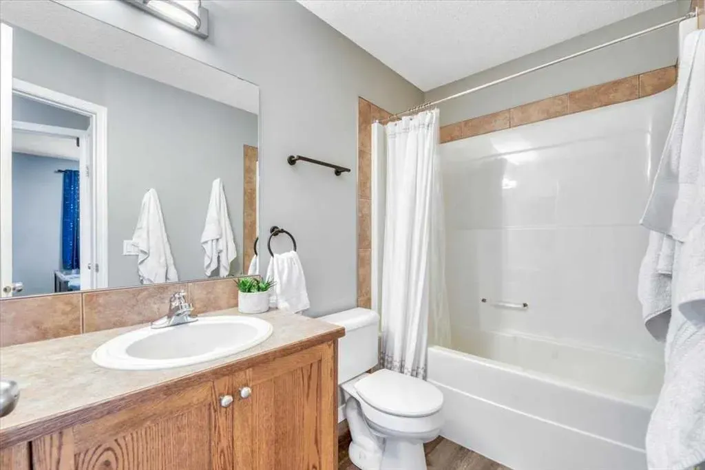 156 Aspen Creek Crescent