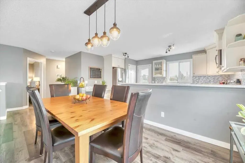 156 Aspen Creek Crescent