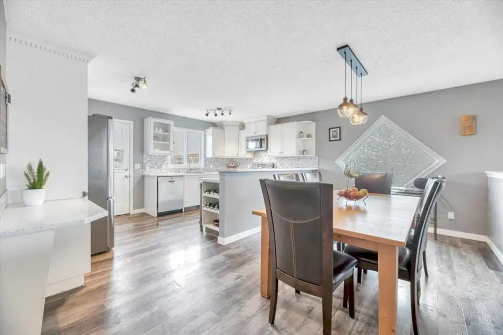 156 Aspen Creek Crescent