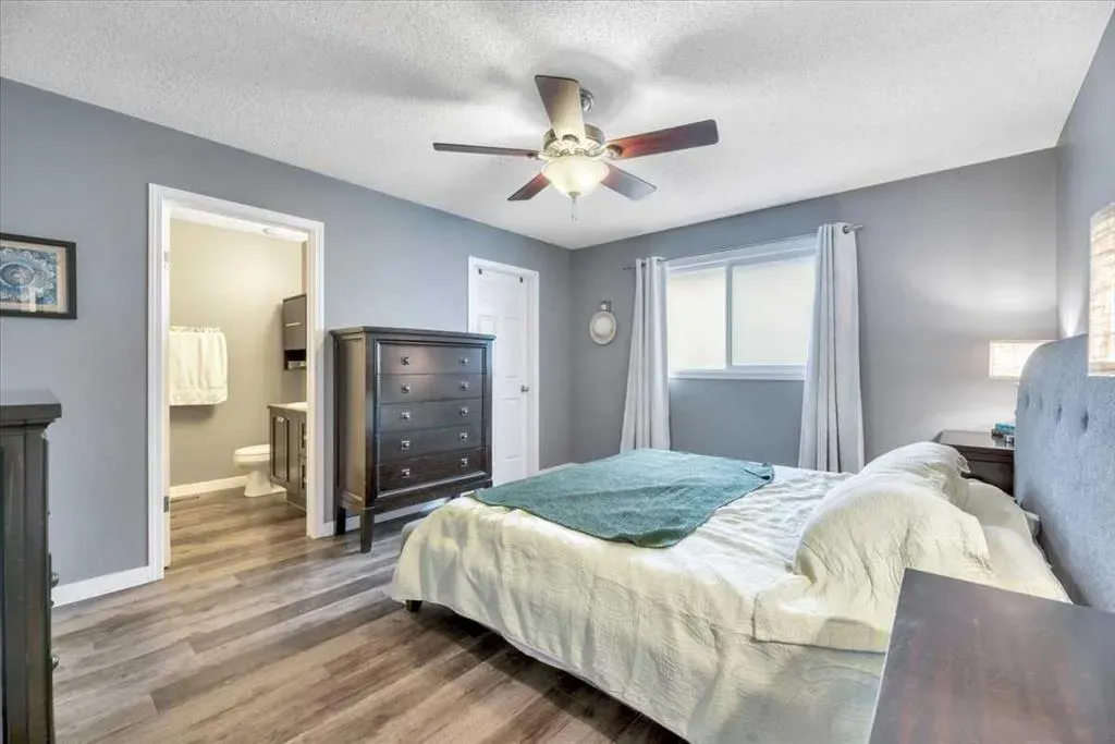 156 Aspen Creek Crescent