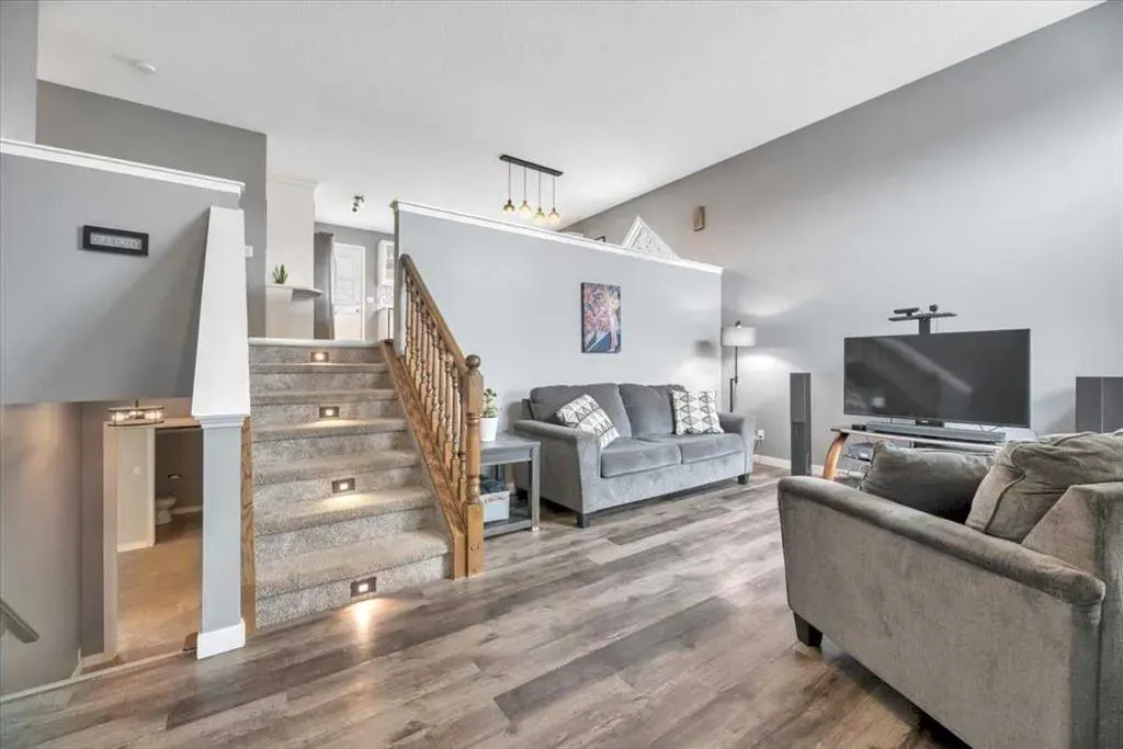 156 Aspen Creek Crescent