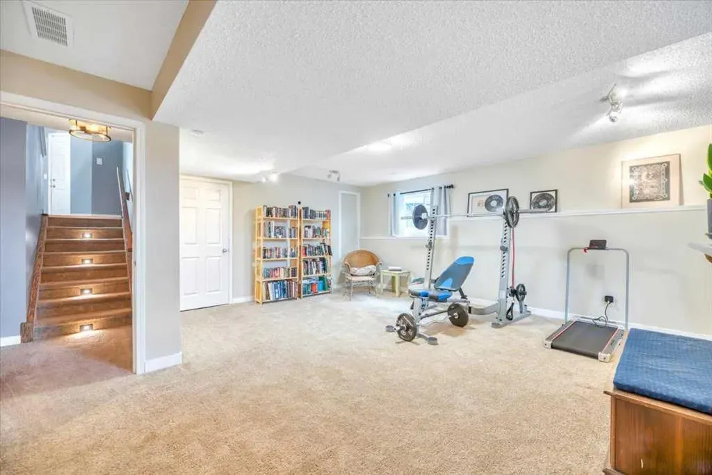 156 Aspen Creek Crescent