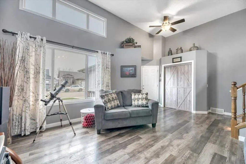 156 Aspen Creek Crescent