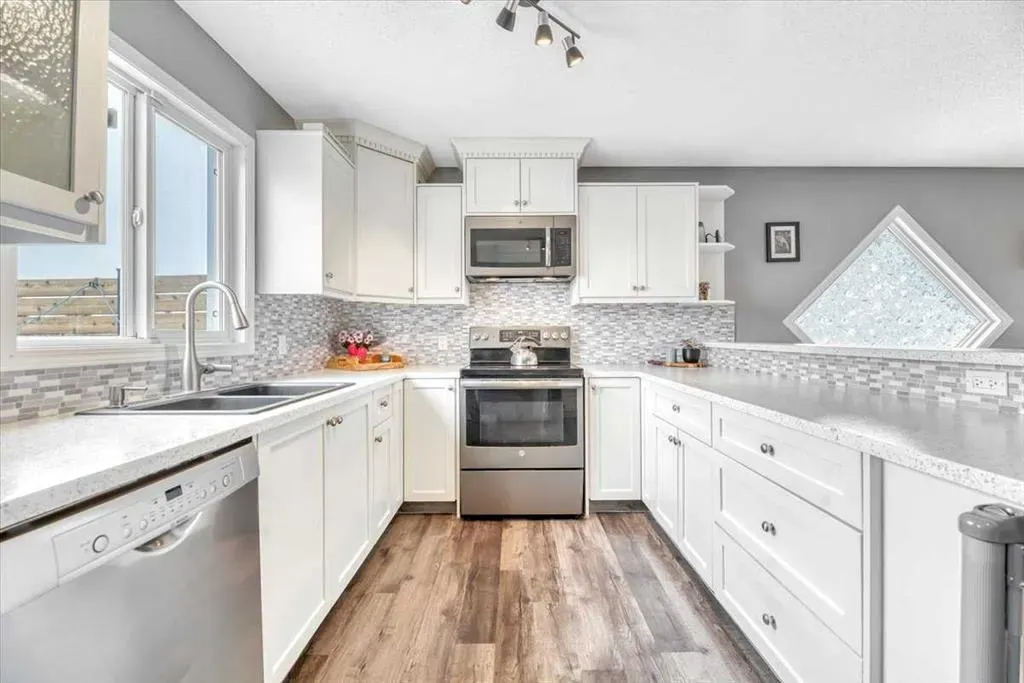 156 Aspen Creek Crescent