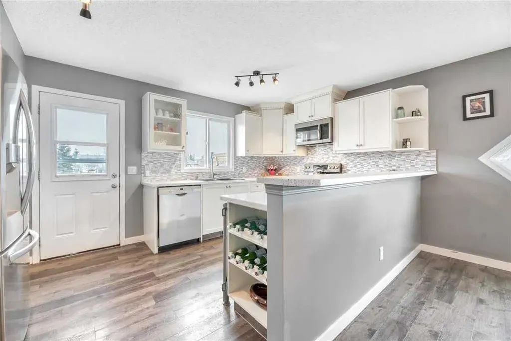 156 Aspen Creek Crescent